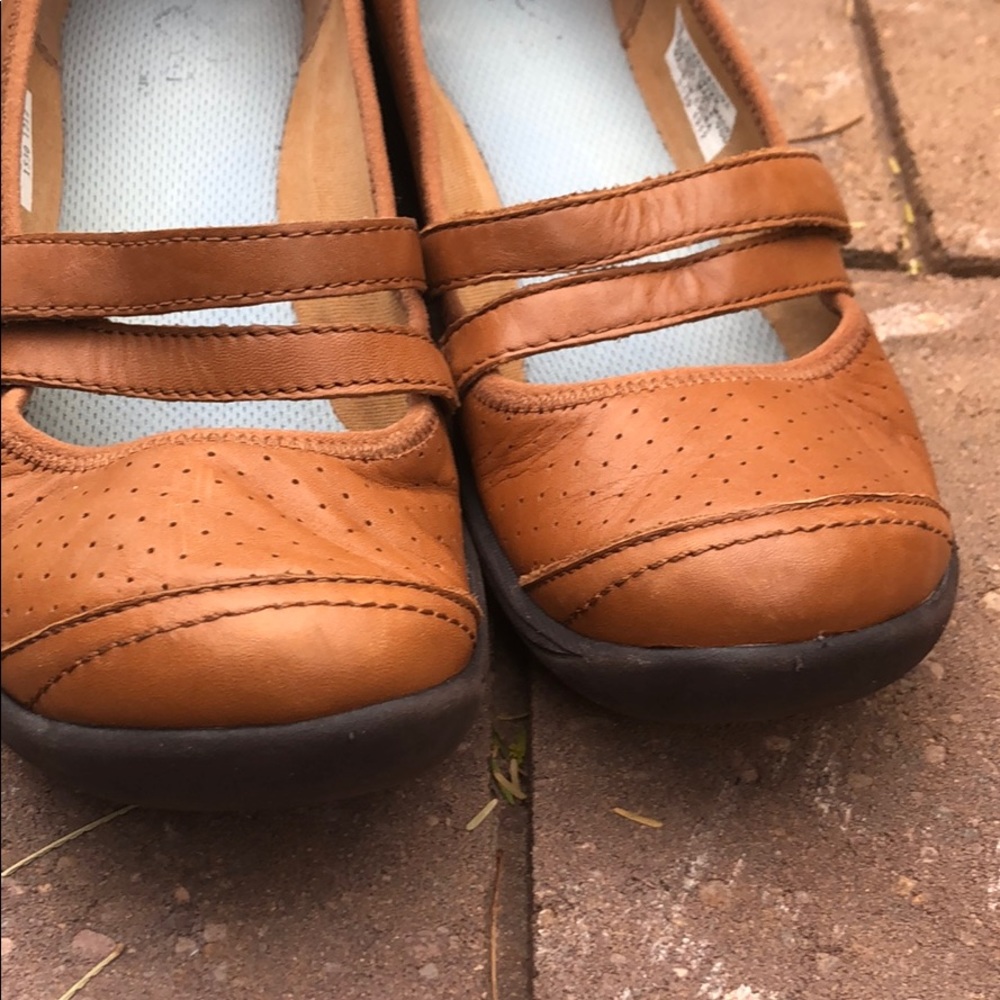 SOLD! EASY SPIRIT Brown Double Strap MJ Pumps. - Picture 2 of 8